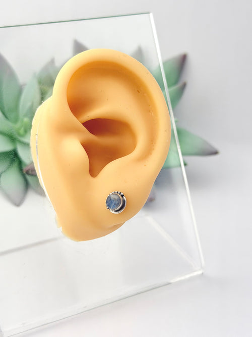 Sterling silver moonstone stud earrings | Aretes de plata 925 con piedra Luna